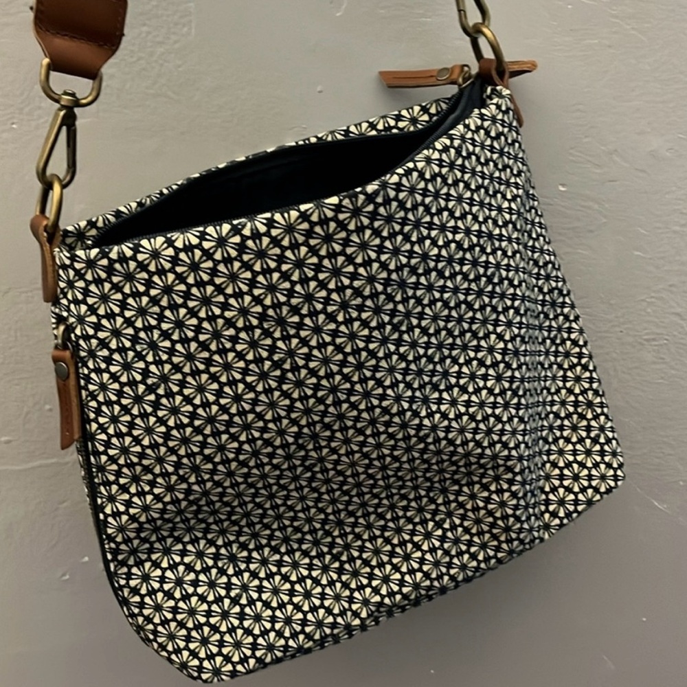 Fat Face Star Geo Kingston Crossbody Bag. Excellent shape in blue and cream.